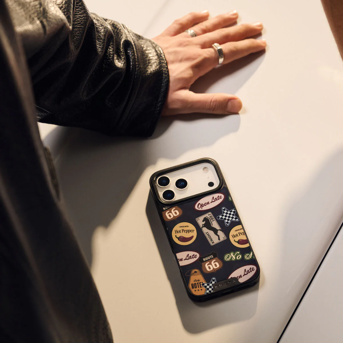 Open Late - iPhone 16 Plus Etui - Image 29