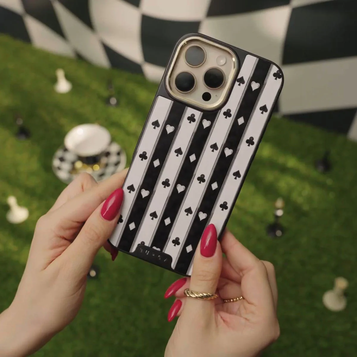 Queen's Court - Samsung Galaxy S26 Etui - Image 41
